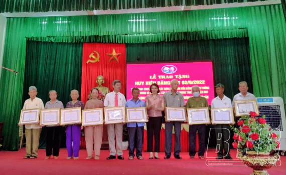 Thái Bình trao tặng Huy hiệu Đảng cho 2.731 đảng viên trong đợt 2/9/2022