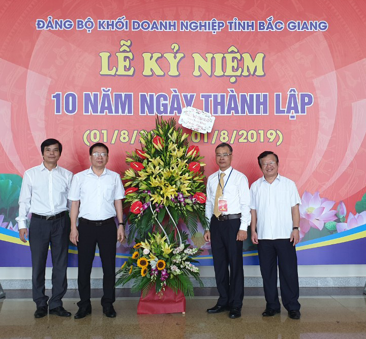 Đảng ủy Khối Doanh nghiệp tỉnh chúng mừng DDUKDN tỉnh Bắc Giang kỷ niệm 10 năm ngày thành lập