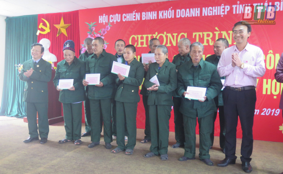 Hội Cựu chiến binh Khối Doanh nghiệp tỉnh thăm và tặng quà tại Trung tâm Chăm sóc và Phục hồi chức năng cho người tâm thần Thái Bình