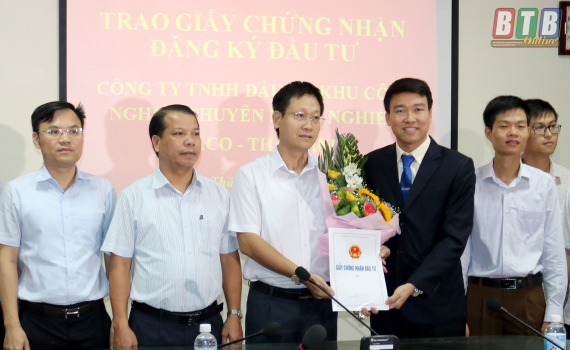 Trao giấy chứng nhận đăng ký đầu tư Khu công nghiệp Thaco – Thái Bình